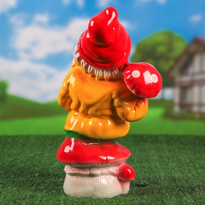 Садовая фигура "Гном с трубкой" цветной МИКС