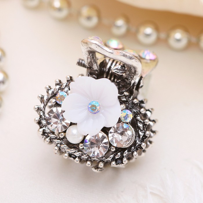 Краб для волос "Одри" 1,7 см нежный цветок серебро