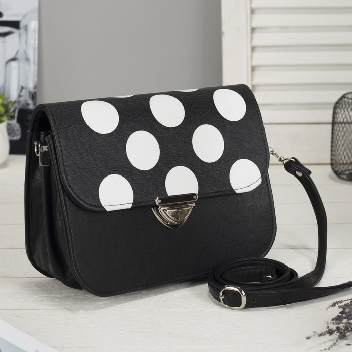 Сумка женская, отдел на клапане, наружный карман, длинный ремень, цвет чёрный