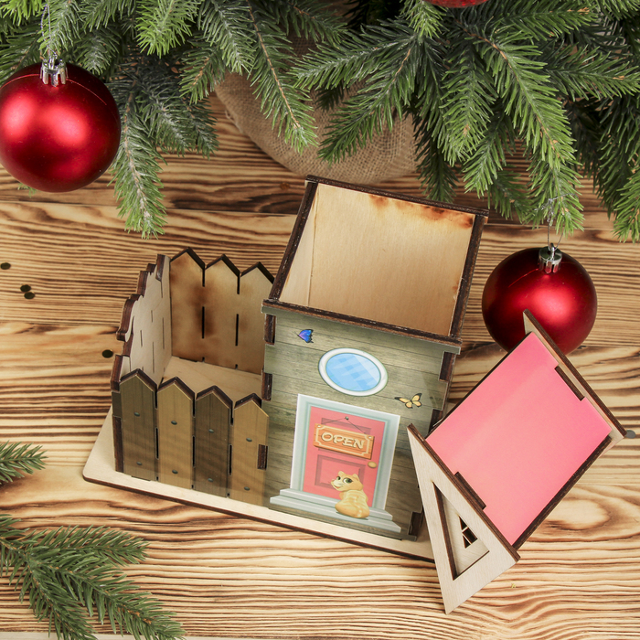 Чайный домик "Домик с забором" цветной 12х13х19,5 см