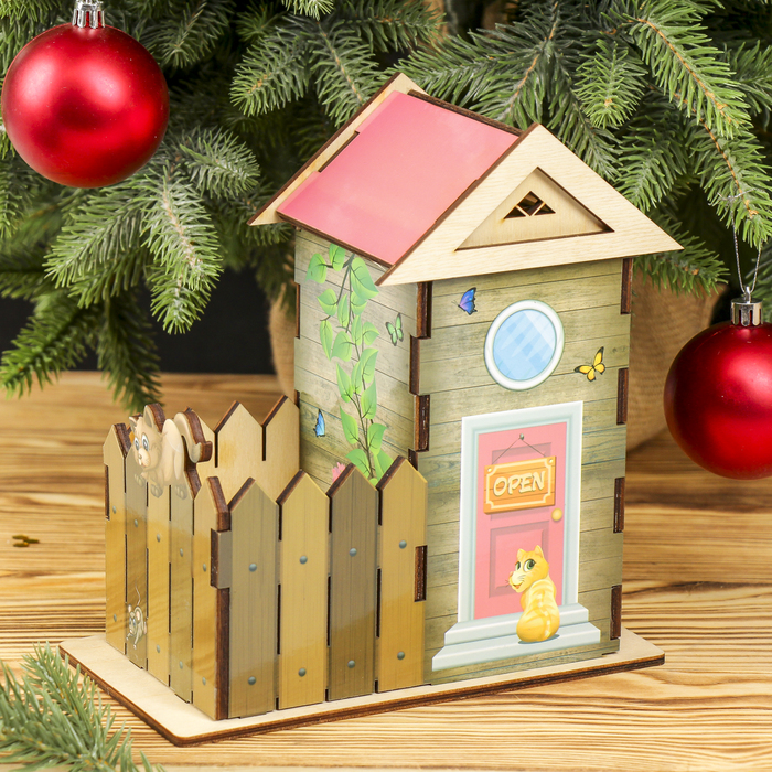 Чайный домик "Домик с забором" цветной 12х13х19,5 см