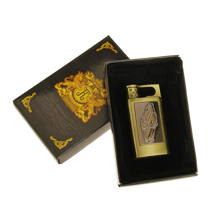 Зажигалка в карт. коробке газ золотая с вставкой "Спорткар" хром 3,5*6,5см