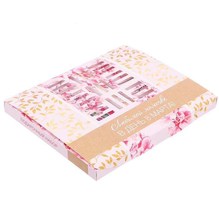 Подарочный набор "Любимой мамочке в день 8 марта!": обложка для паспорта, блокнот и ручка