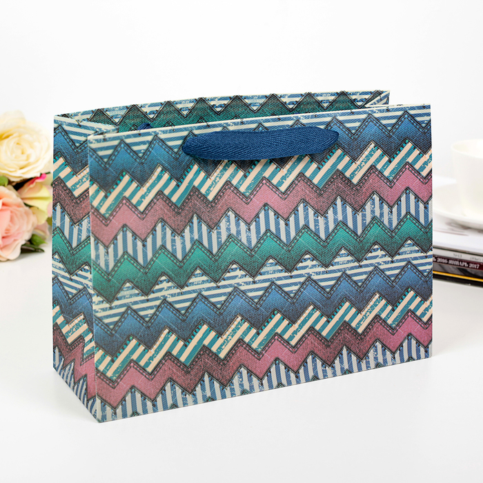 Пакет пластиковый "Зигзаги", 28 х 10 х 20 см