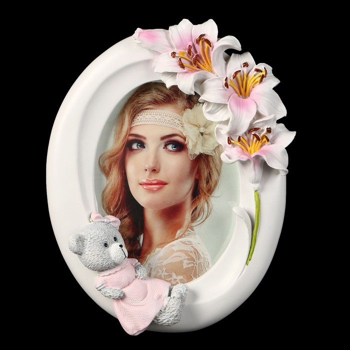 Фоторамка полистоун 10х15 см "Мишка с лилиями" белая 19х16х2,5 см