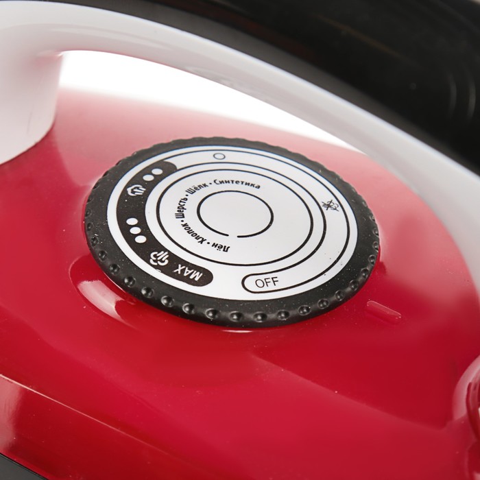 Утюг Centek CT-2344, 2400Вт, керамическая подошва, мощный паровой удар, самоочистка, красный