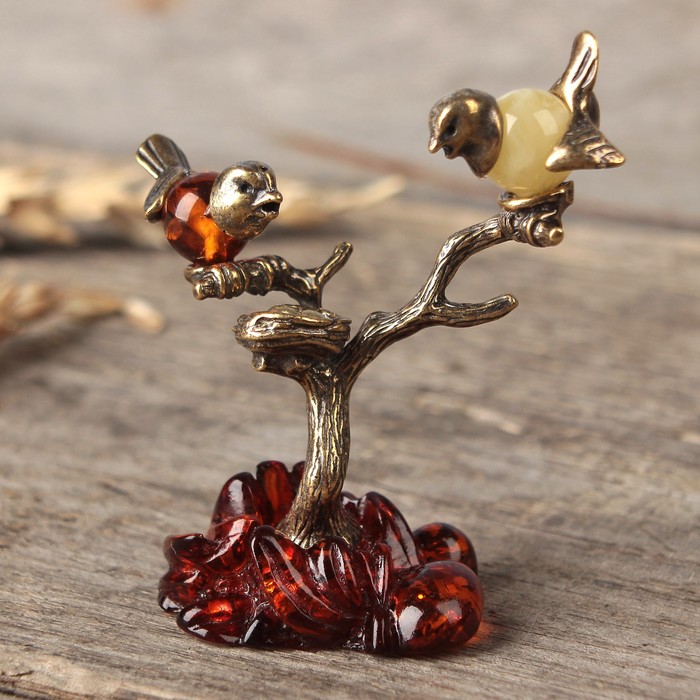 Сувенир из латуни и янтаря "Птички на дереве"