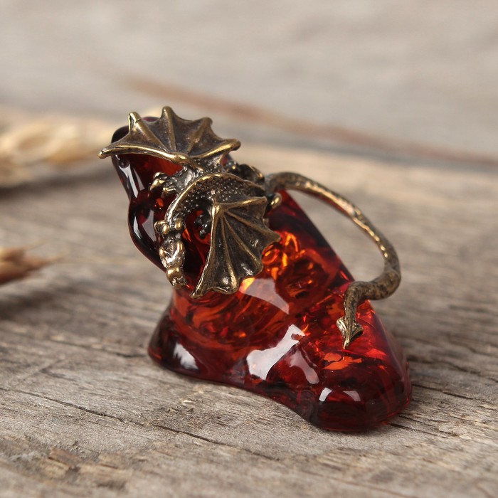 Сувенир из латуни и янтаря "Дракон"