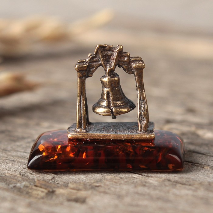 Сувенир из латуни и янтаря "Колокол"