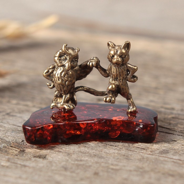 Сувенир из латуни и янтаря "Сова с котом"