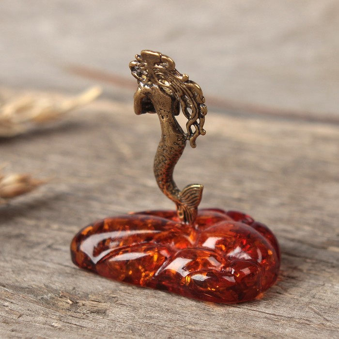 Сувенир из латуни и янтаря "Русалка"