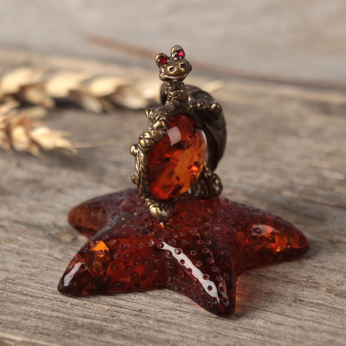 Сувенир из латуни и янтаря "Черепаха на звезде"