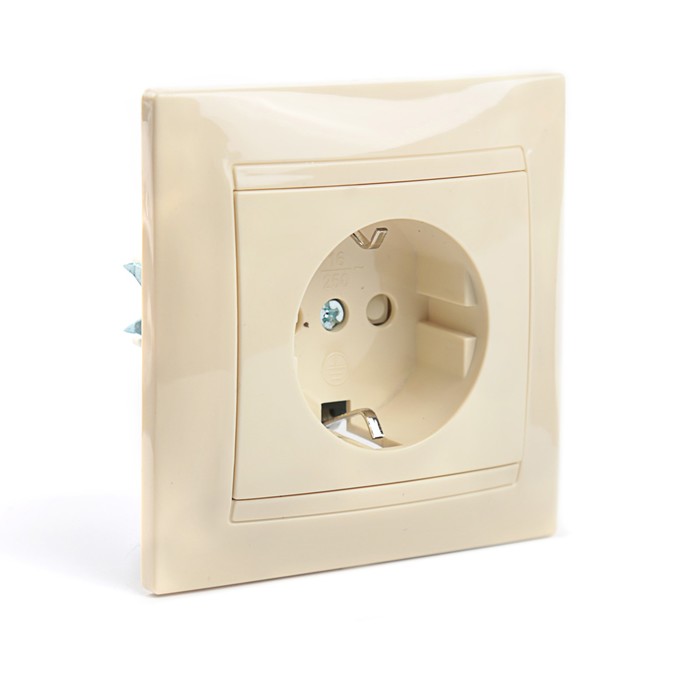 Розетка 2П+З 16А 250В с защ. шт. сл. кость "Лама" TDM