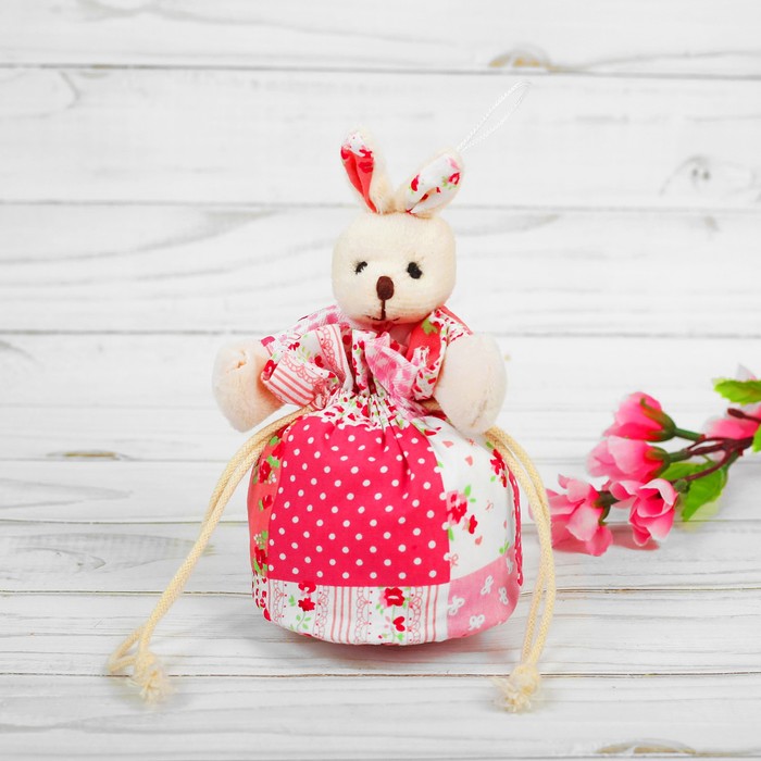 Мешочек с игрушкой "Белый зайка" цвета МИКС