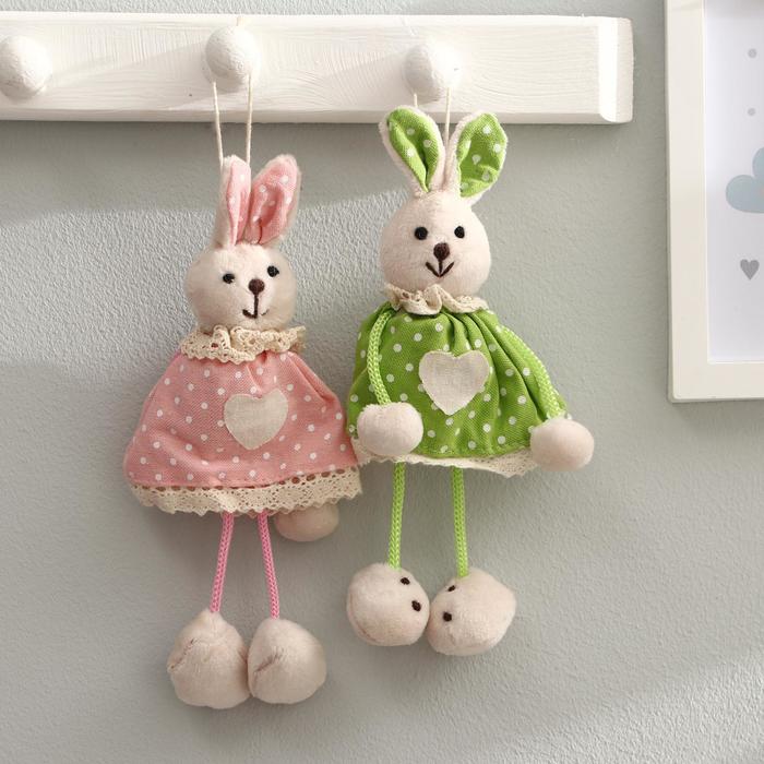Мягкая игрушка-подвеска "Заинька" в платье с сердцем, цвета МИКС