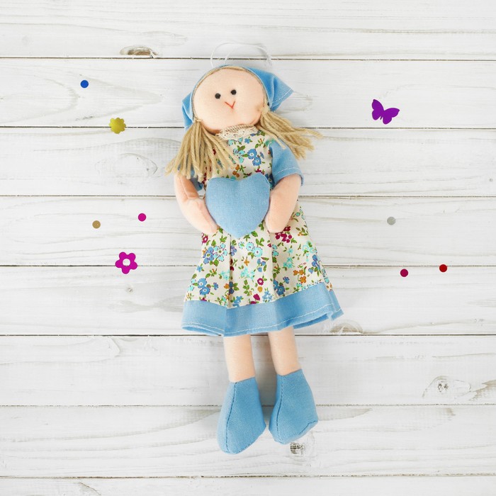 Мягкая игрушка-подвеска кукла "Инна" с сердцем в ручках, цвета МИКС