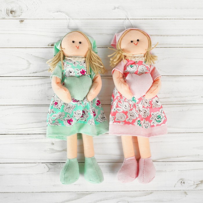Мягкая игрушка-подвеска кукла "Инна" сердце в ручках, в платочке, цвета МИКС