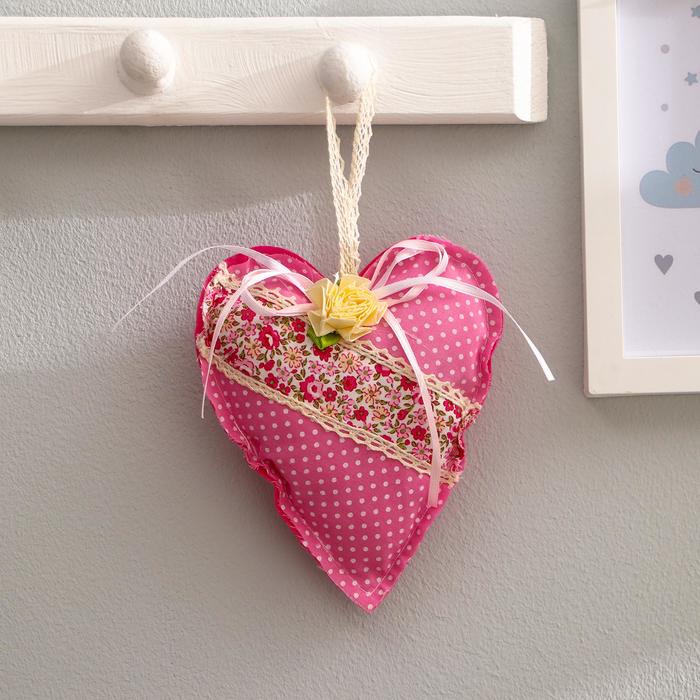 Мягкая игрушка-подвеска "Сердце" в крапинку с кружевом, цвета МИКС