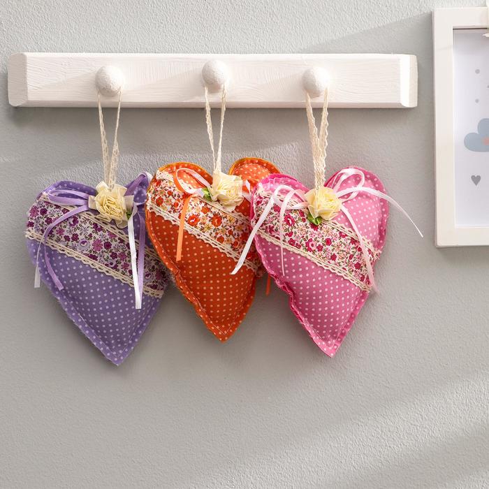 Мягкая игрушка-подвеска "Сердце" в крапинку с кружевом, цвета МИКС