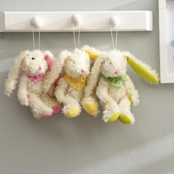 Мягкая игрушка-подвеска "Заинька" с банданой, цвета МИКС