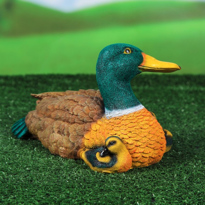 Садовая фигура "Утка с утятами" зелёно-коричневая