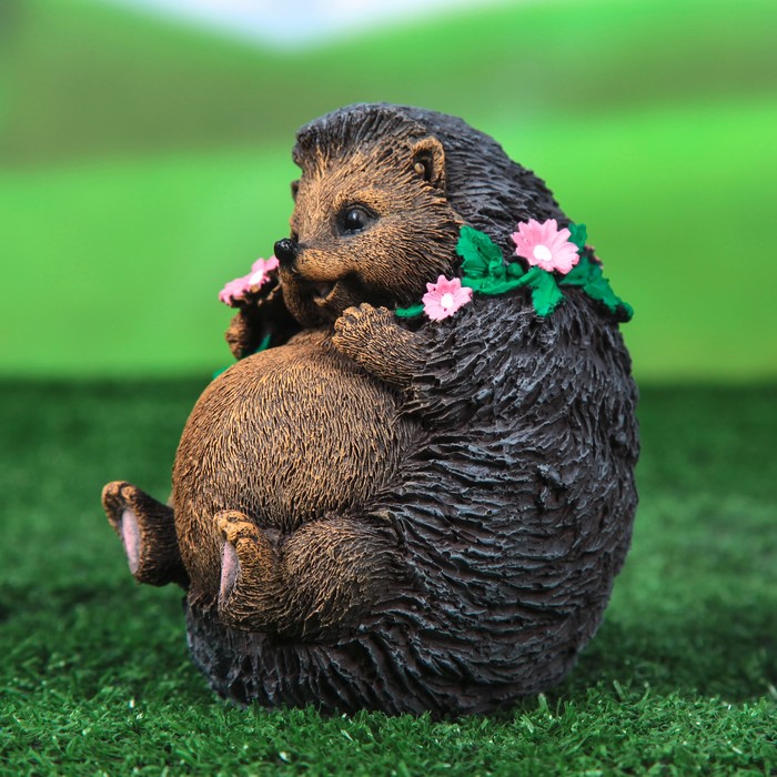 Садовая фигура "Ёжик с цветочками"