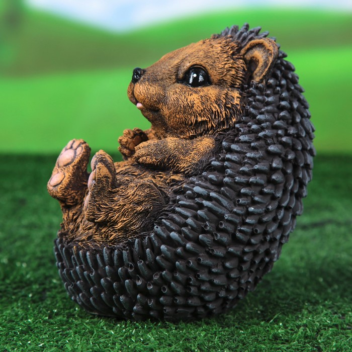 Садовая фигура "Ёжик на спине средний"