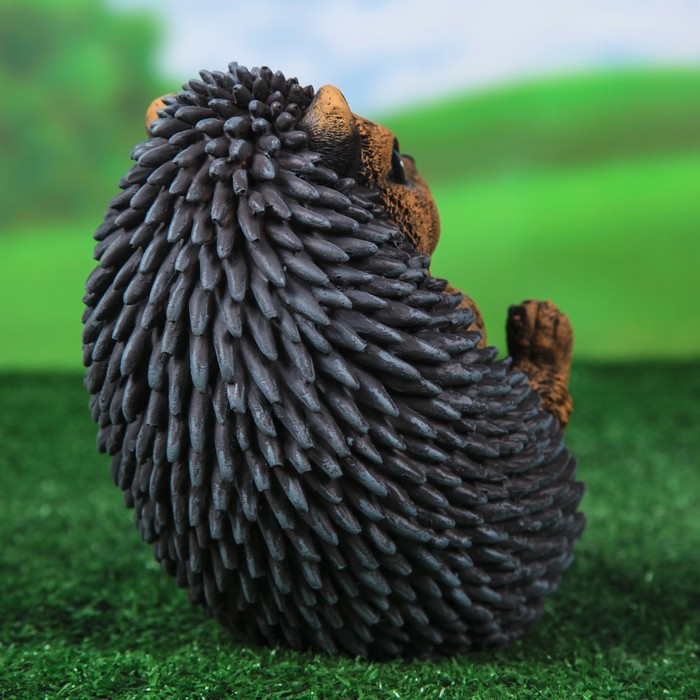 Садовая фигура "Ёжик на спине средний"