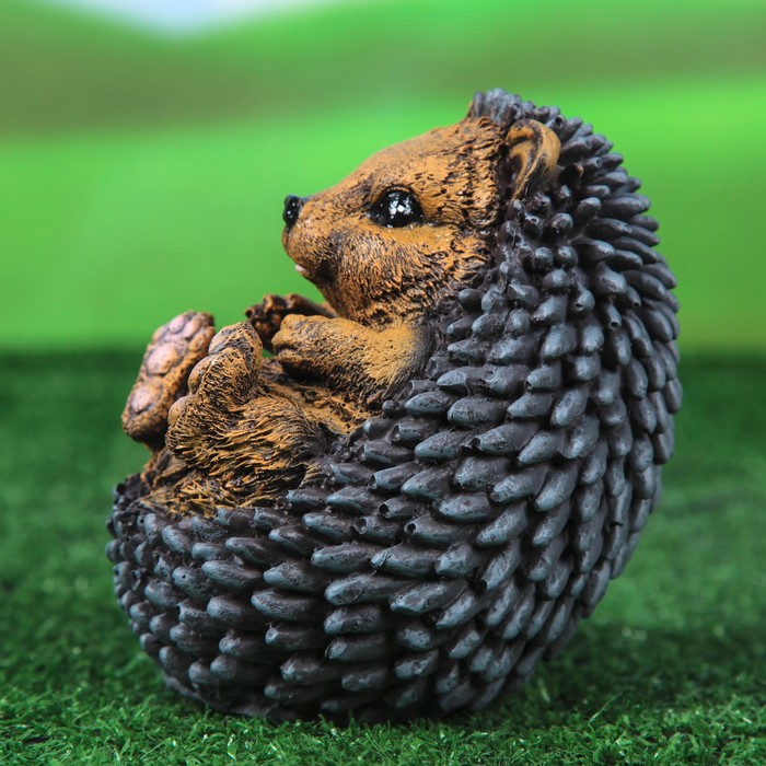 Садовая фигура "Ёжик на спине малый"