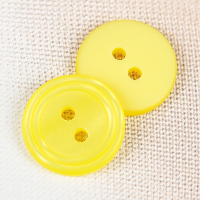 Пуговица костюмная, 2 прокола, 18мм, цвет жёлтый