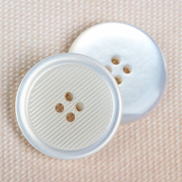 Пуговица костюмная, 4 прокола, 20мм, цвет белый