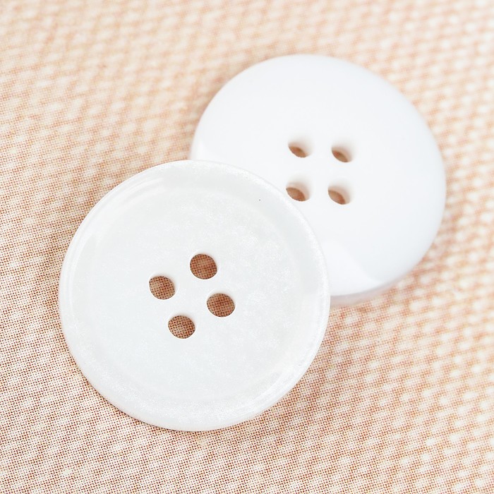 Пуговица костюмная, 4 прокола, 15мм, цвет белый