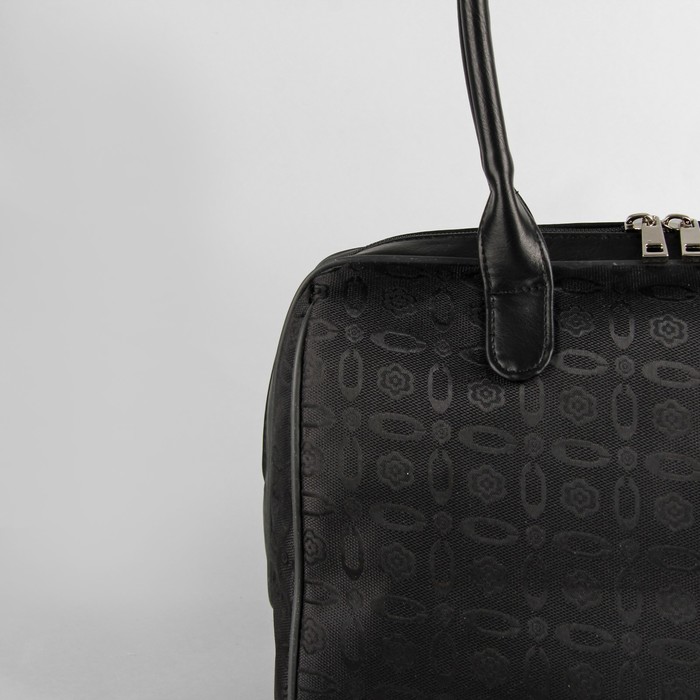 Сумка женская, отдел на молнии, наружный карман, регулируемый ремень, цвет чёрный/лепестки