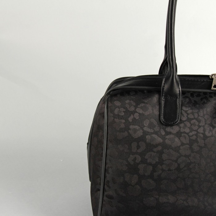 Сумка женская, отдел на молнии, наружный карман, регулируемый ремень, цвет чёрный/леопард