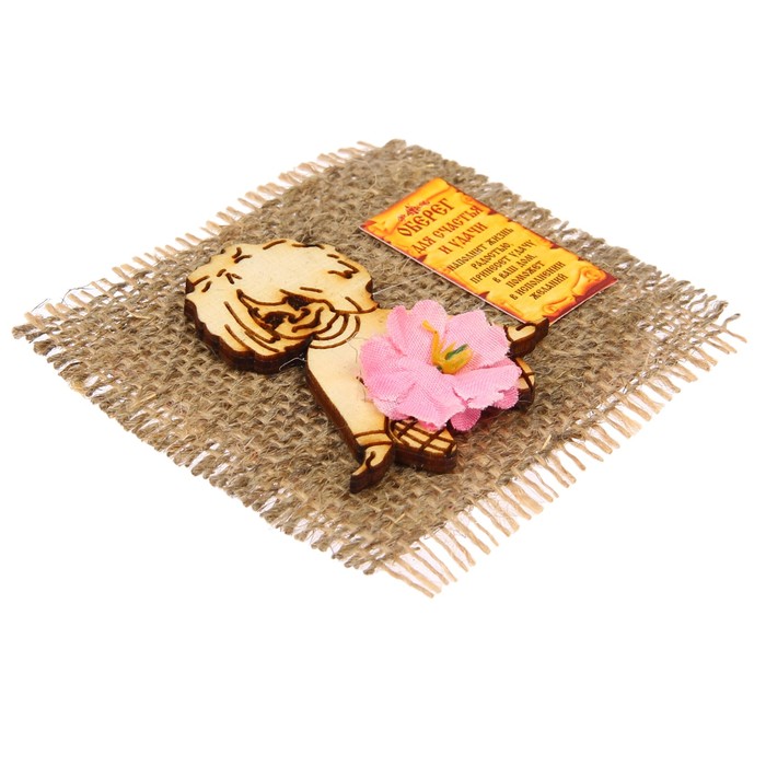 Магнит на мешковине "Антошка с листком" №6, на счастье и удачу