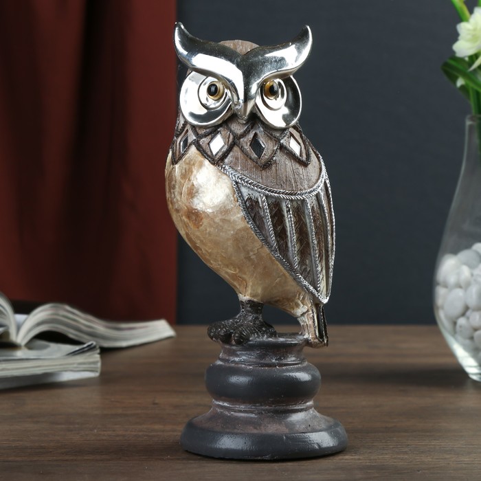 Сувенир полистоун "Филин Маг с жемчужным брюшком на пьедестале" 17,5х7х7,5 см