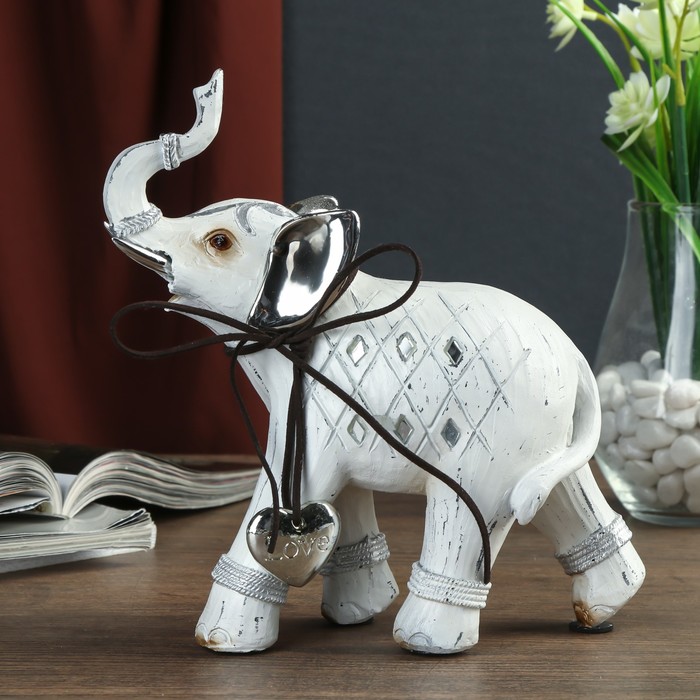 Сувенир полистоун "Слон с серебристыми ушами с сердцем на шее" 20,2х19,2х7 см