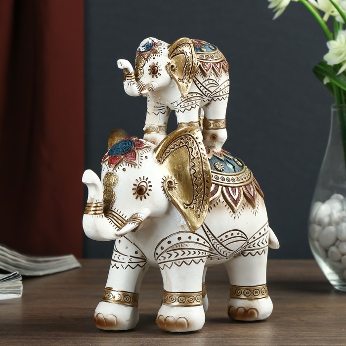 Сувенир полистоун "Индийские слоны в сине-бордовой попоне - пирамида" 18,8х17х8 см