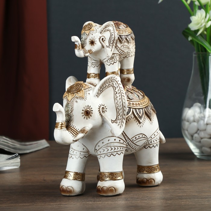 Сувенир полистоун "Индийские слоны в оранжево-серой попоне - пирамида" 18,8х17х8 см