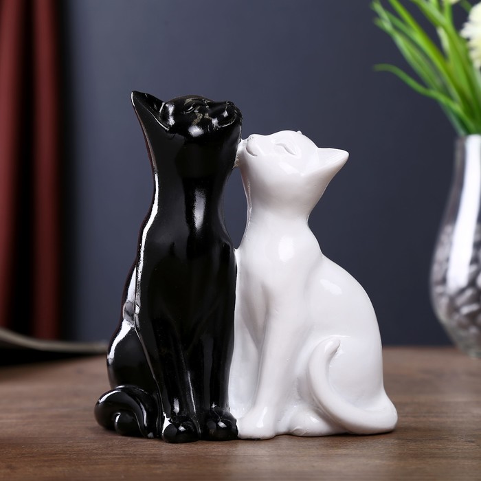 Сувенир полистоун "Две кошечки" бело-чёрная 14,5х13,3х6,8 см