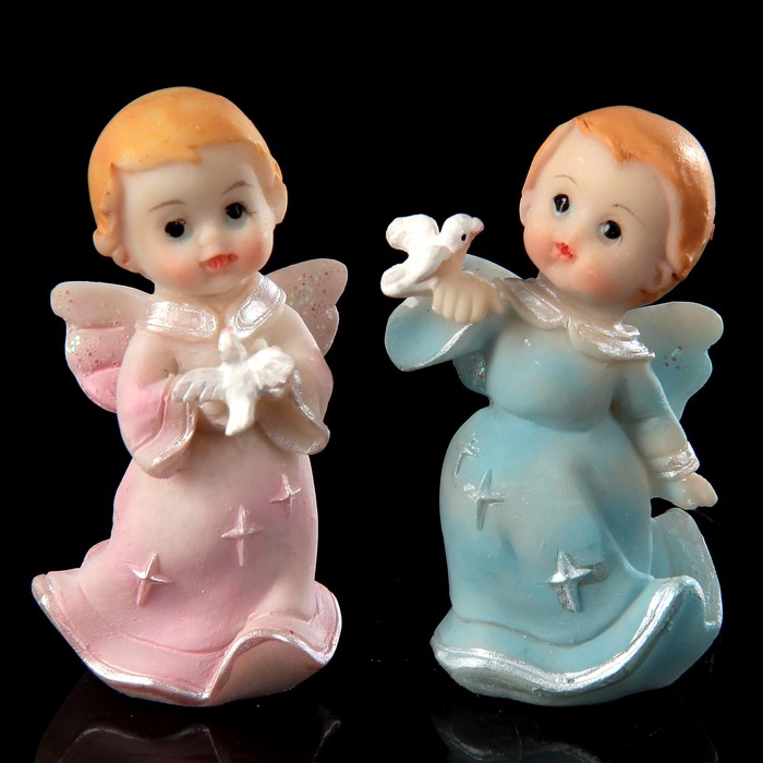 Сувенир полистоун "Ангел с голубем в руках" МИКС 5,6х3,3х2,8 см