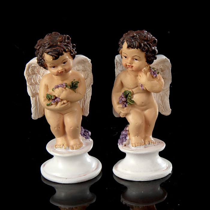 Сувенир полистоун "Ангел на пьедистале с виноградной гроздью" МИКС 7,8х3,5х3 см