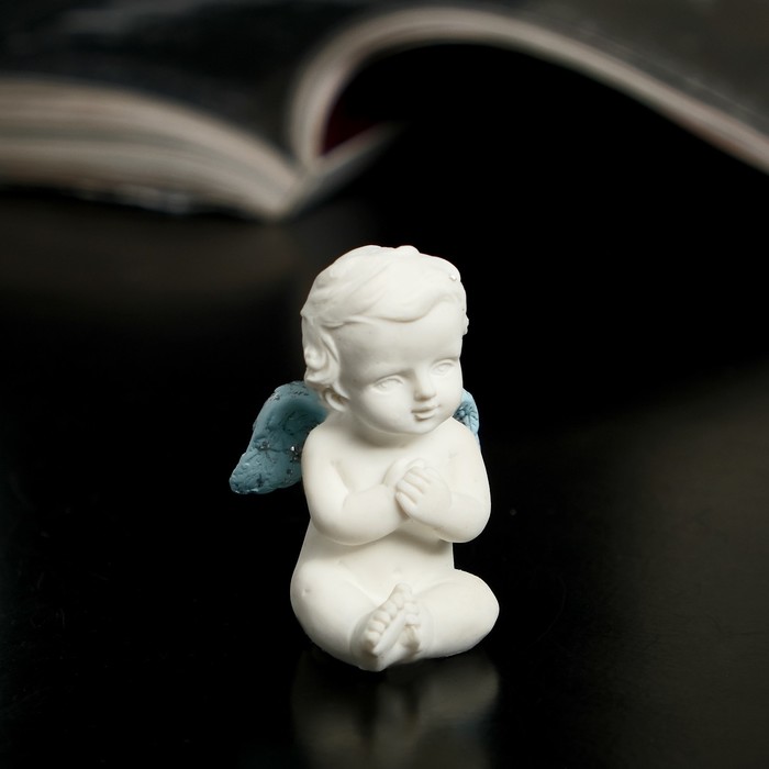 Сувенир полистоун "Маленький белоснежный ангел с голубыми крыльями" МИКС 5,2х3,4х3 см