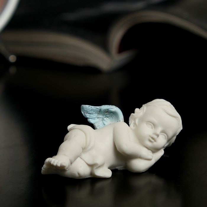 Сувенир полистоун "Маленький ангелочек отдыхает с голубыми крыльями" МИКС 2,7х3,6х6,5 см