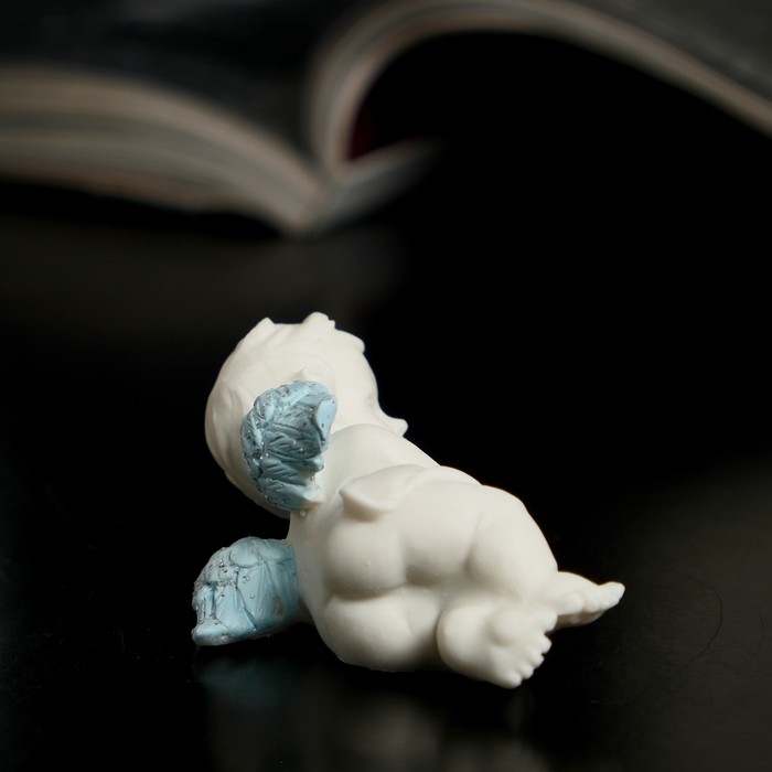 Сувенир полистоун "Маленький ангелочек отдыхает с голубыми крыльями" МИКС 2,7х3,6х6,5 см