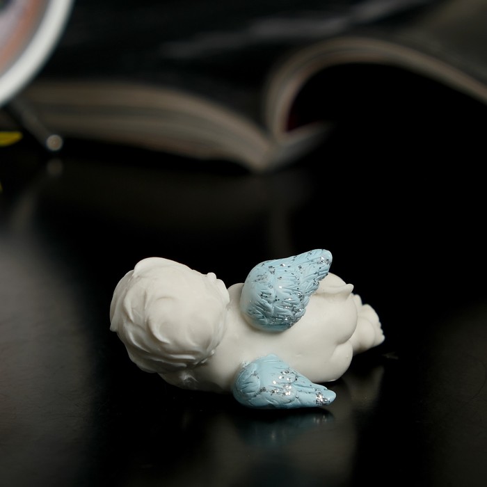 Сувенир полистоун "Маленький ангелочек отдыхает с голубыми крыльями" МИКС 2,7х3,6х6,5 см