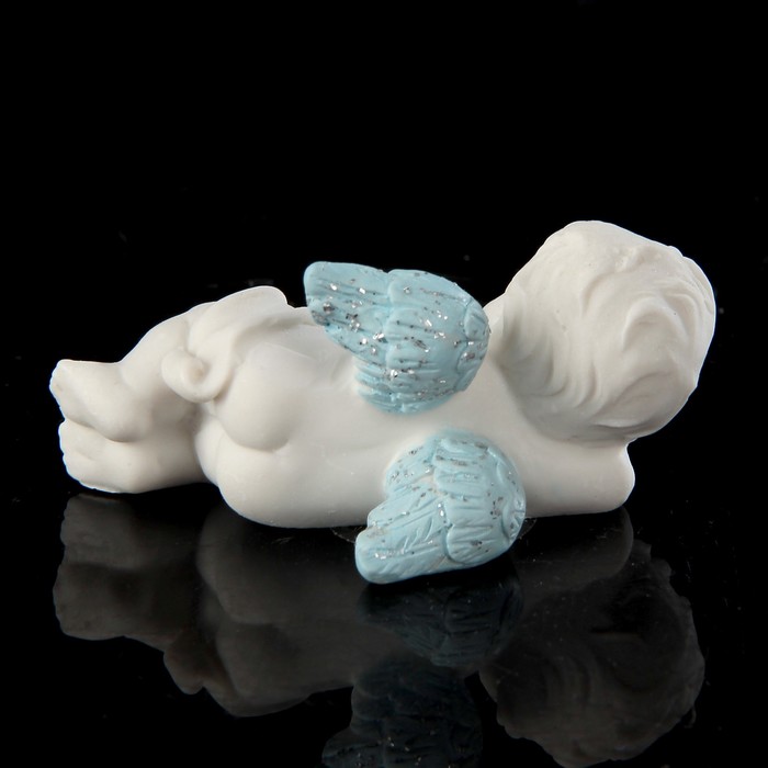 Сувенир полистоун "Маленький ангелочек отдыхает с голубыми крыльями" МИКС 2,7х3,6х6,5 см