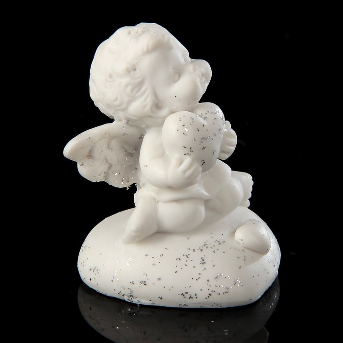 Сувенир полистоун "Ангел-карапуз на сердечке" МИКС 4,4х3,8х5 см