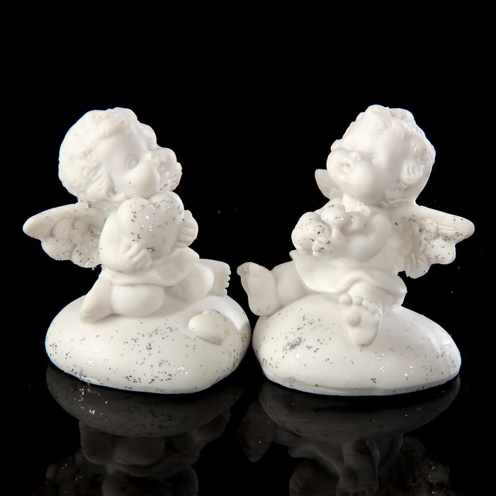 Сувенир полистоун "Ангел-карапуз на сердечке" МИКС 4,4х3,8х5 см