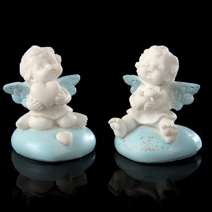 Сувенир полистоун "Ангел-карапуз на сердечке, голубые крылышки" МИКС 4,4х3,8х5 см